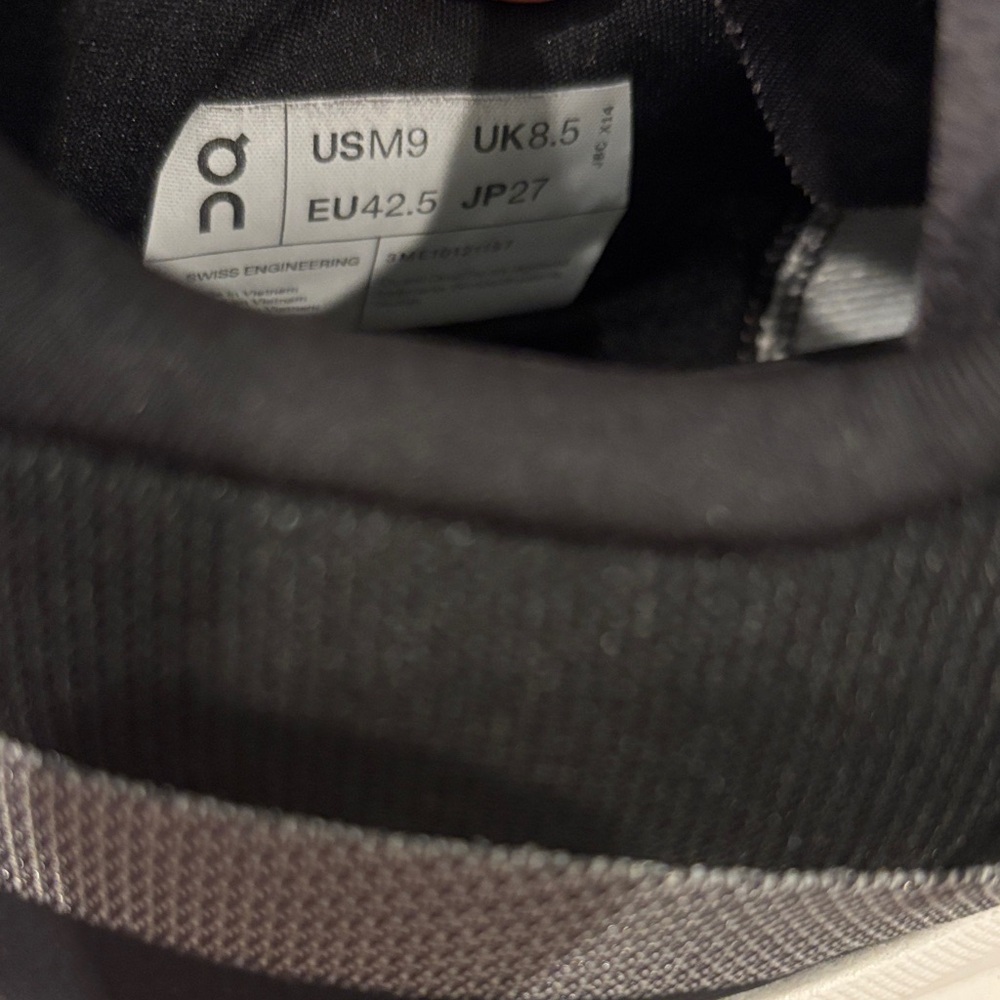 Men’s On Running Black Sneakers - Picture 2 of 5